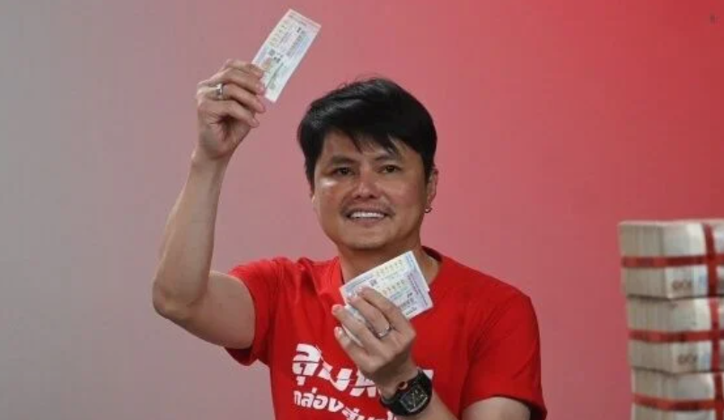 Pria Thailand Ini Kaya Mendadak Menang Lotere Rp31 Miliar
